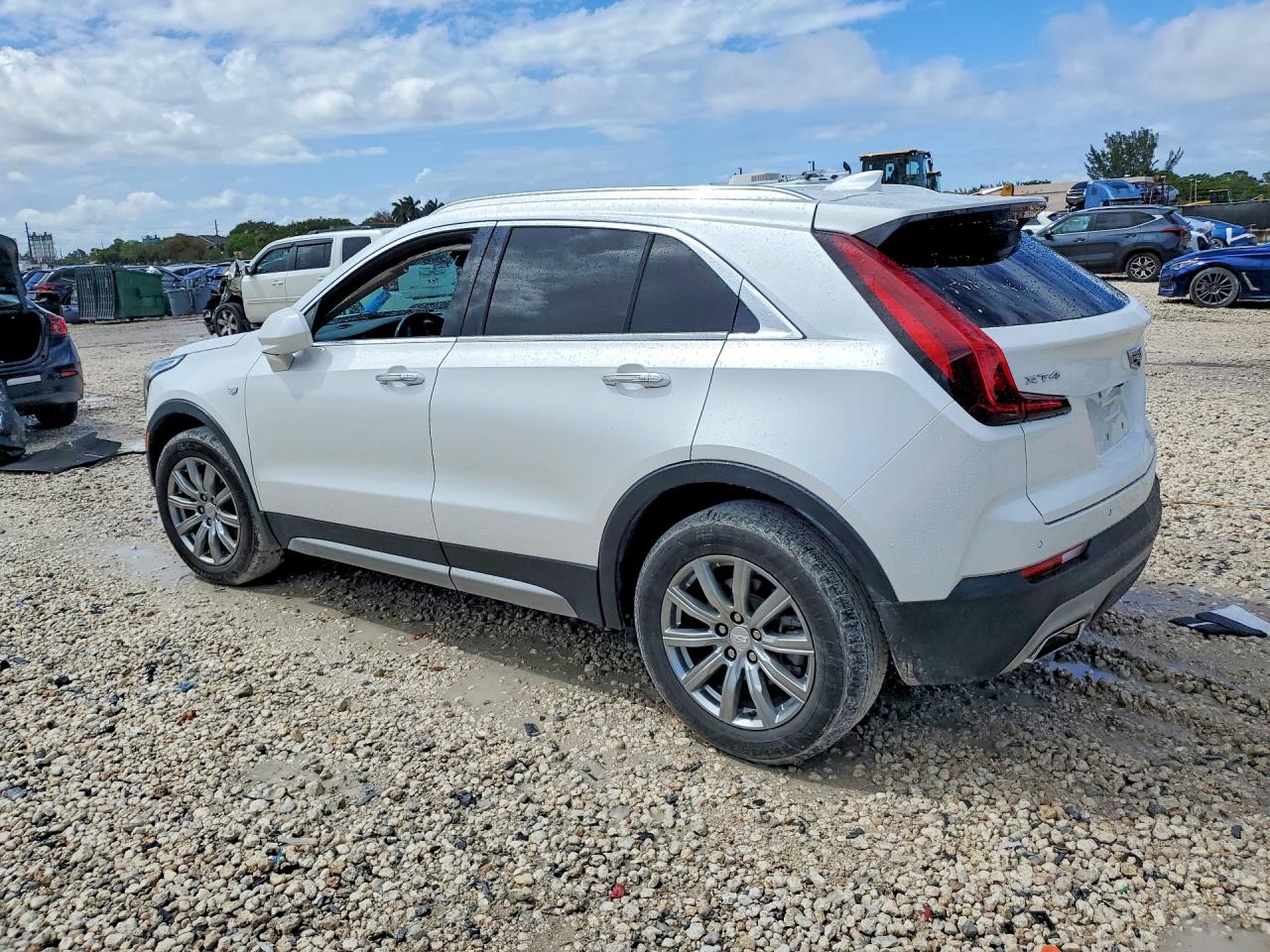 2020 Cadillac Xt4 VIN 1GYFZCR47LF076253 photo 2