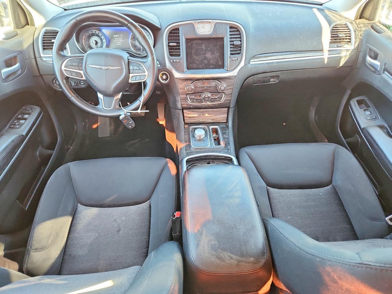 2021 Chrysler 300 VIN 2C3CCAAG5MH530511 photo 8