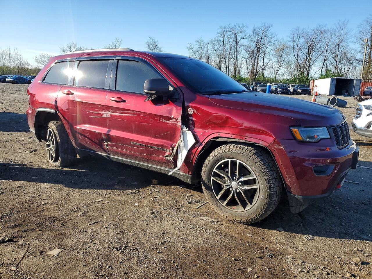 2018 Jeep Cherokee VIN 1C4RJFLG4JC230043 photo 4