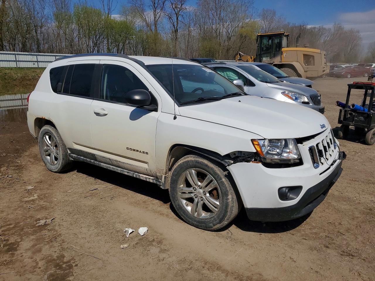 2013 Jeep Compass VIN 1C4NJDCB2DD245615 photo 4