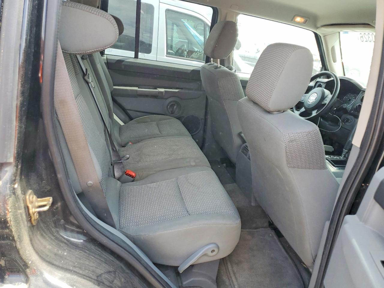 2007 Jeep Commander VIN 1J8HH48KX7C511757 photo 11