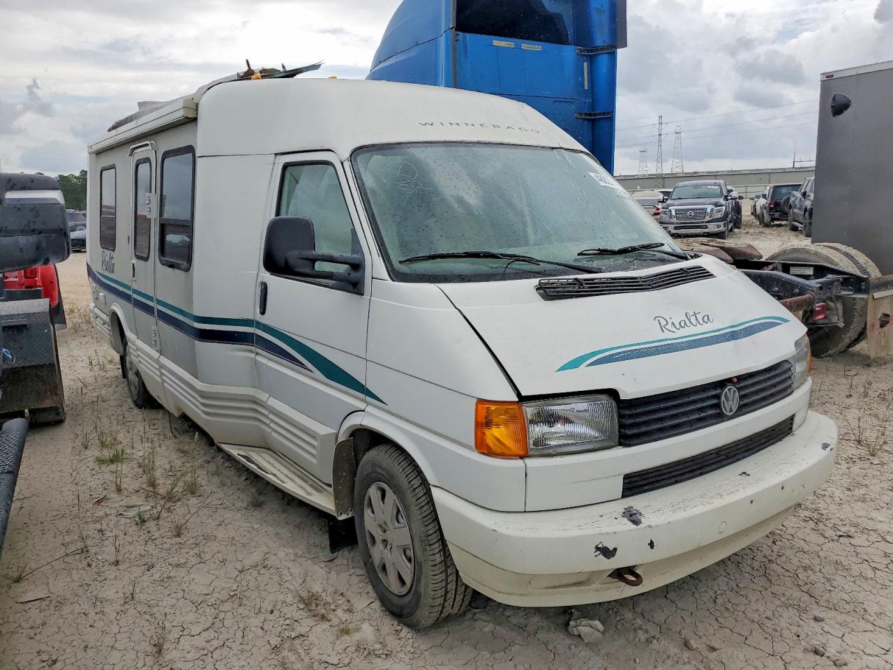 1996 WINNEBAGO All models VIN 1WVAE0709TH033780 photo 1