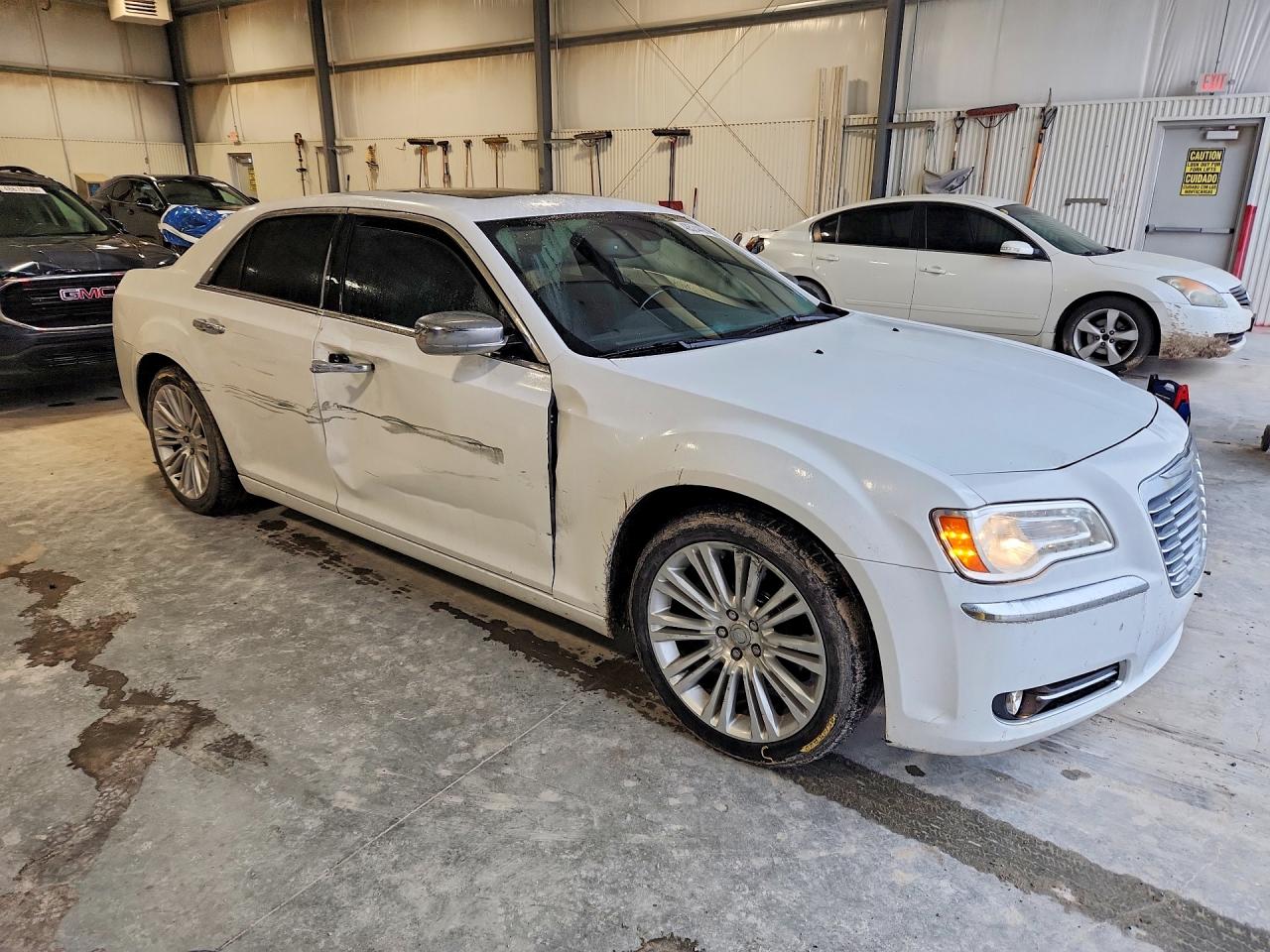 2011 Chrysler 300 VIN 2C3CA6CT1BH523887 photo 4