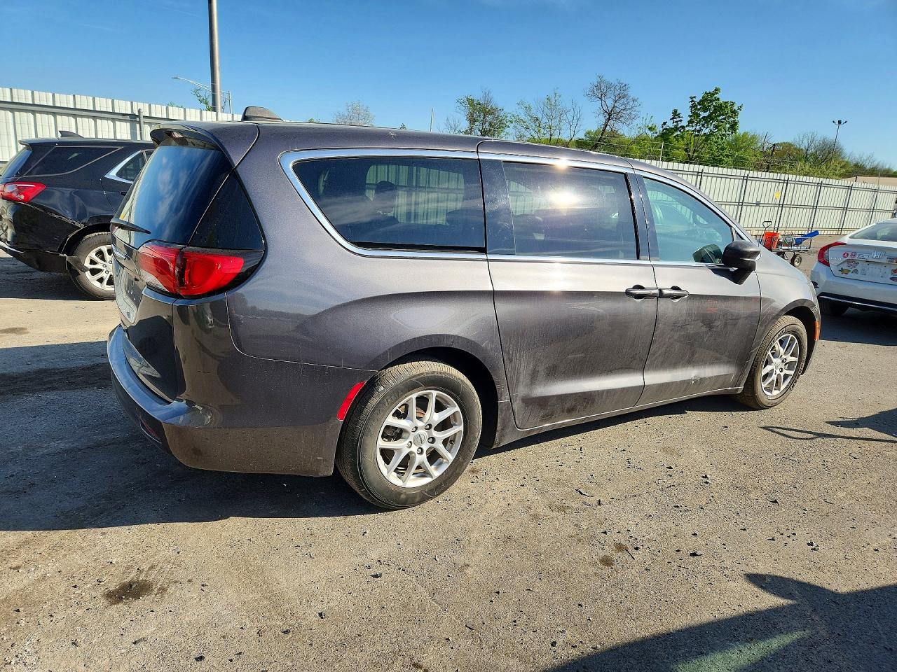 2023 Chrysler Minivan VIN 2C4RC1CG7PR602732 photo 3