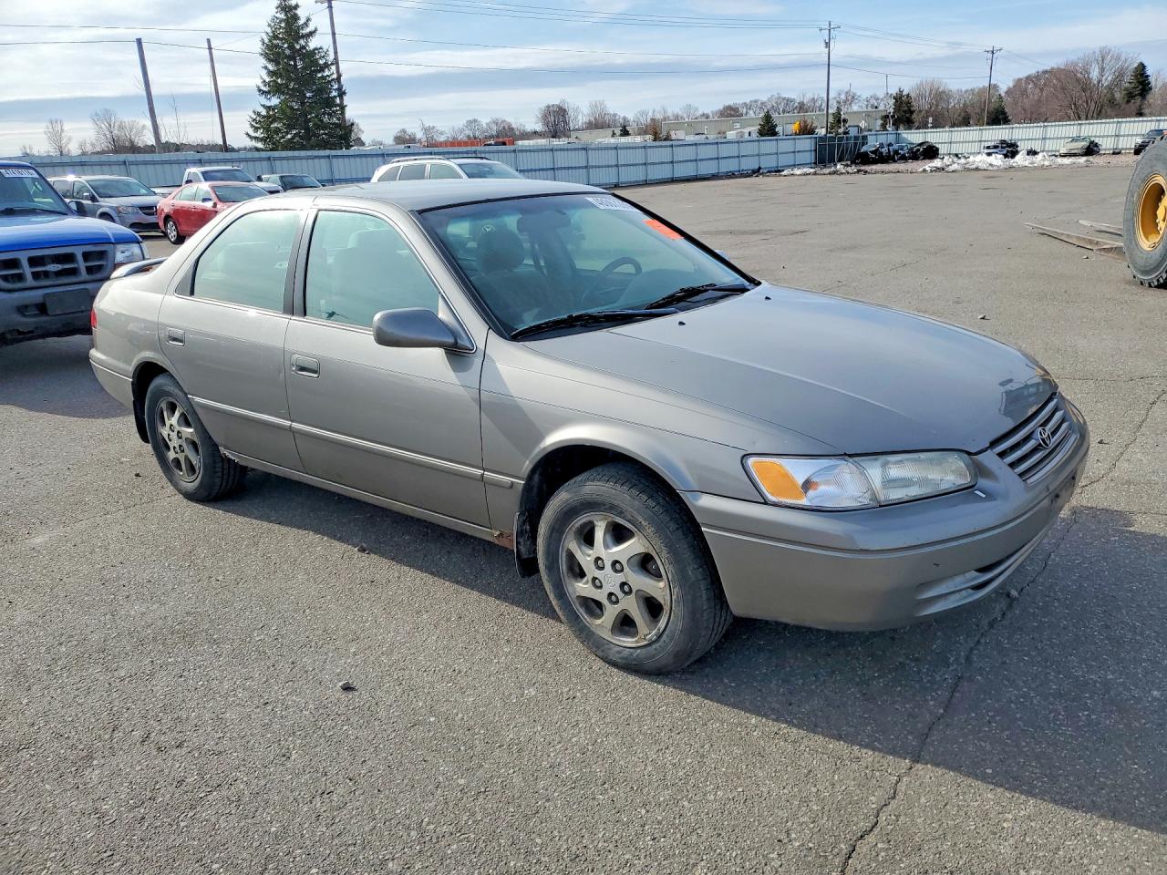 1998 Toyota Camry VIN 4T1BF28K8WU061893 photo 4