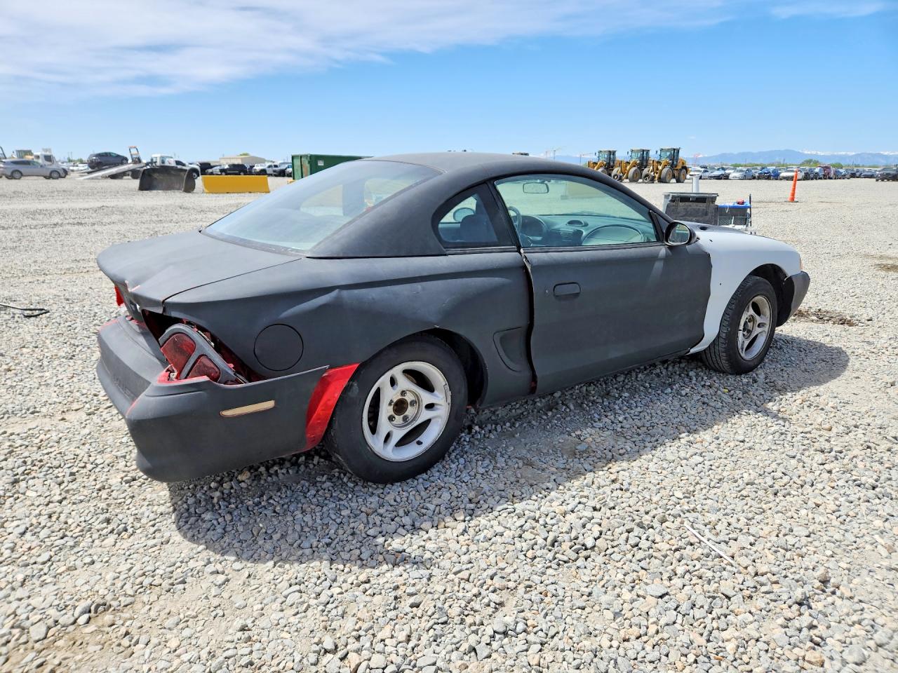 1996 Ford Mustang VIN 1FALP4040TF177562 photo 3