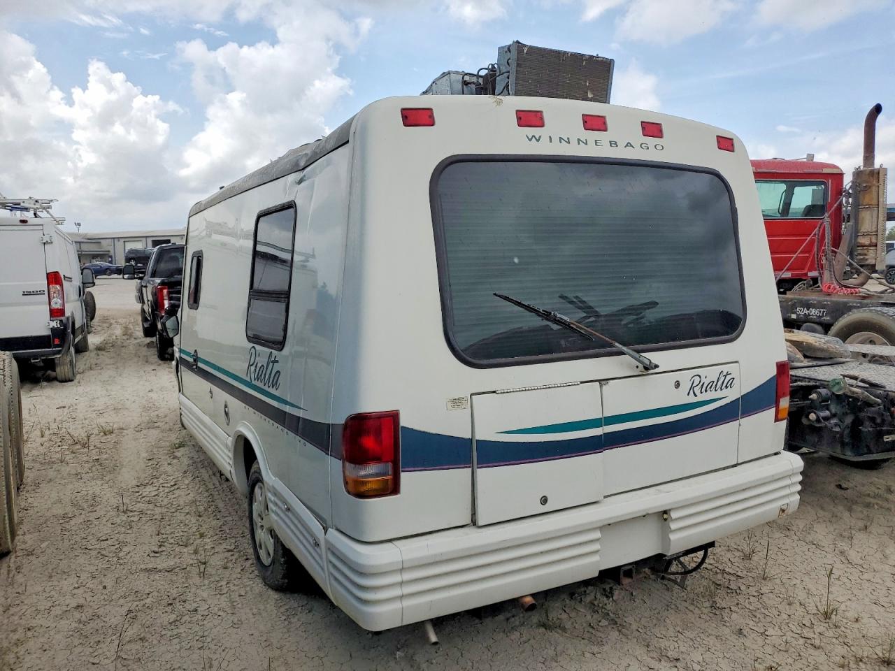 1996 WINNEBAGO All models VIN 1WVAE0709TH033780 photo 3