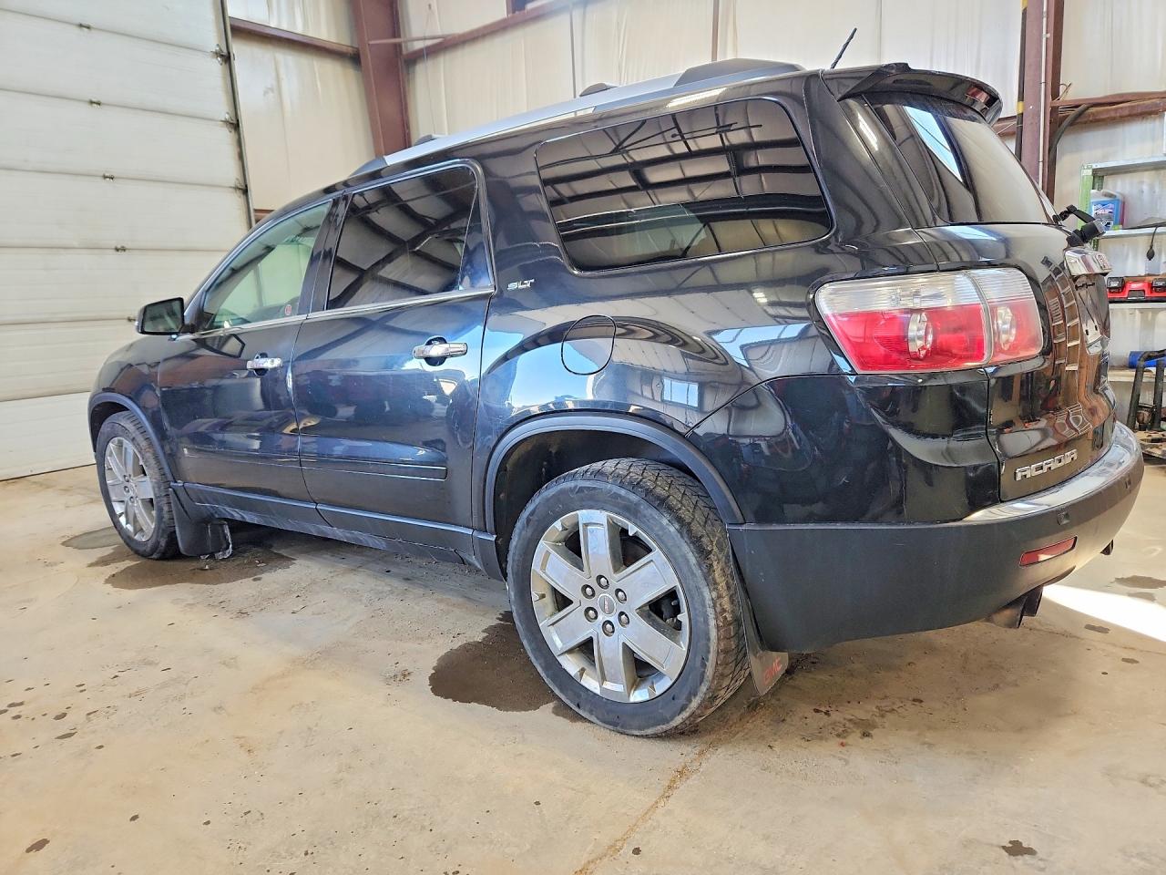 2010 GMC Acadia VIN 1GKLVNED8AJ156388 photo 2