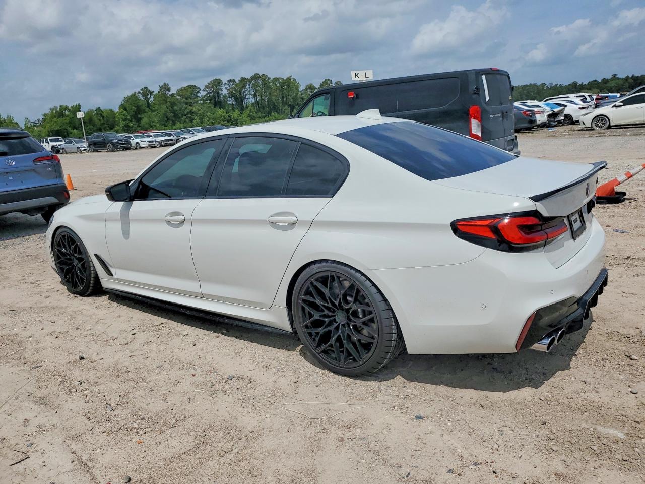 2020 BMW M5 VIN WBAJS7C05LCD82435 photo 2