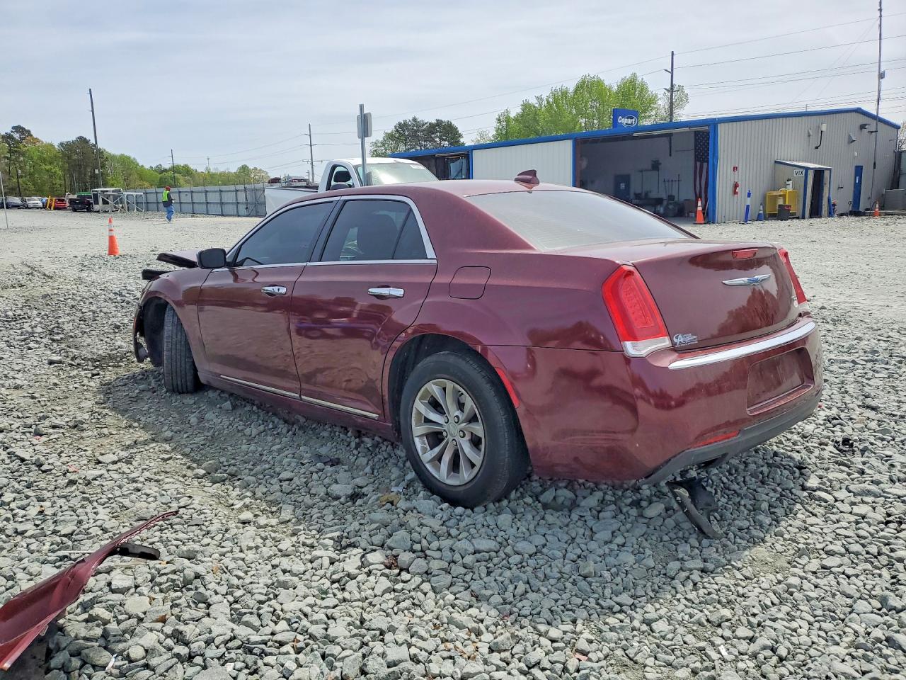 2018 Chrysler 300 VIN 2C3CCAAG2JH341004 photo 2