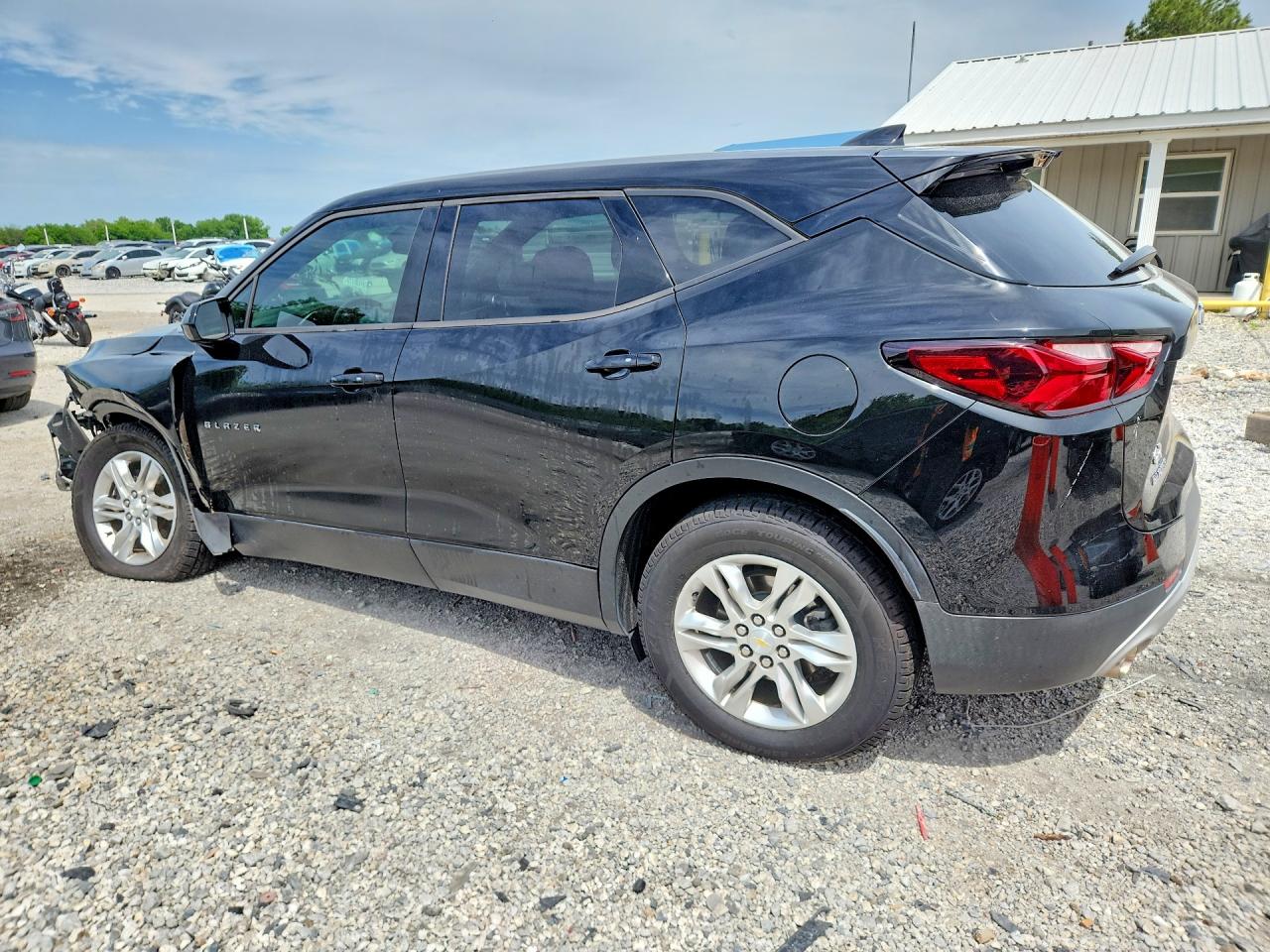 2020 Chevrolet Blazer VIN 3GNKBBRA0LS646864 photo 2