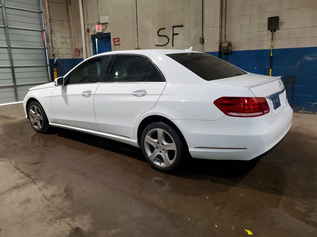 2014 Mercedes-Benz E-class VIN WDDHF5KB6EA820586 photo 2