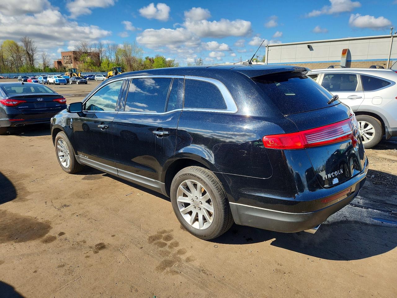 2018 LINCOLN Mkt VIN 2LMHJ5NK5JBL02598 photo 2