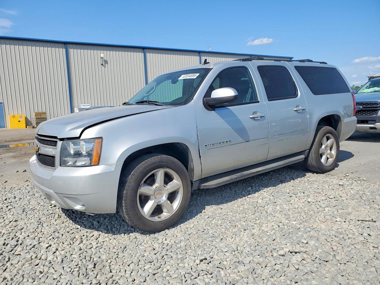 2013 Chevrolet Suburban VIN 1GNSKJE74DR146070 photo 1