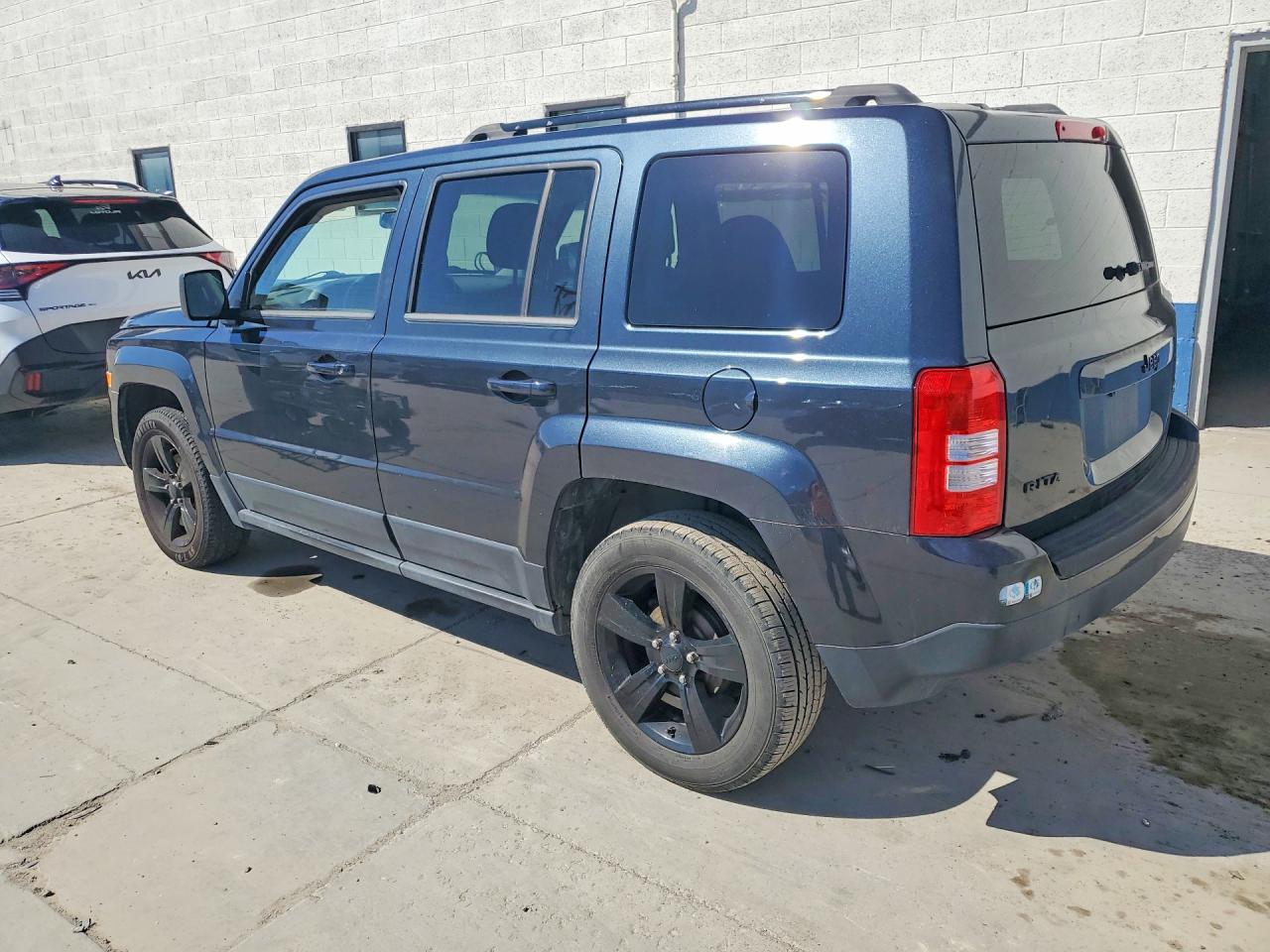 2015 Jeep Patriot VIN 1C4NJPBA0FD343085 photo 2