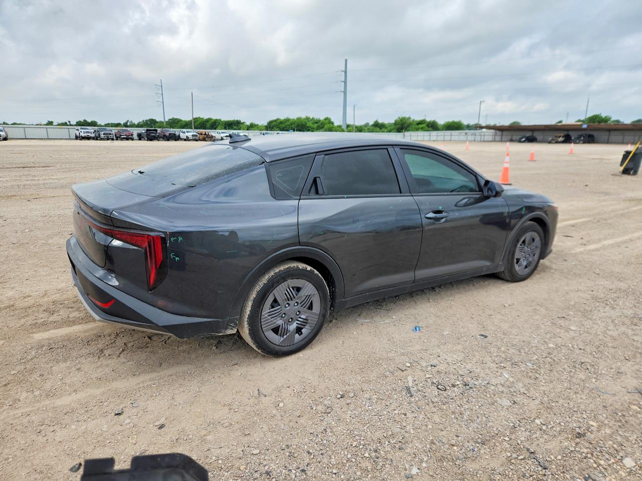 2025 Kia All other VIN 3KPFT4DE5SE210621 photo 3