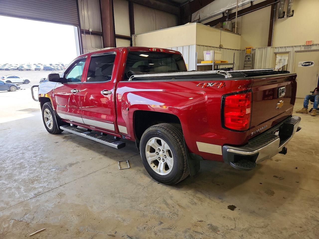 2018 CHEV Silverado VIN 3GCUKREC8JG359872 photo 2