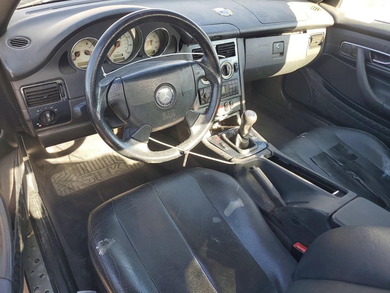 1999 Mercedes Slk-class VIN WDBKK47F0XF099722 photo 8