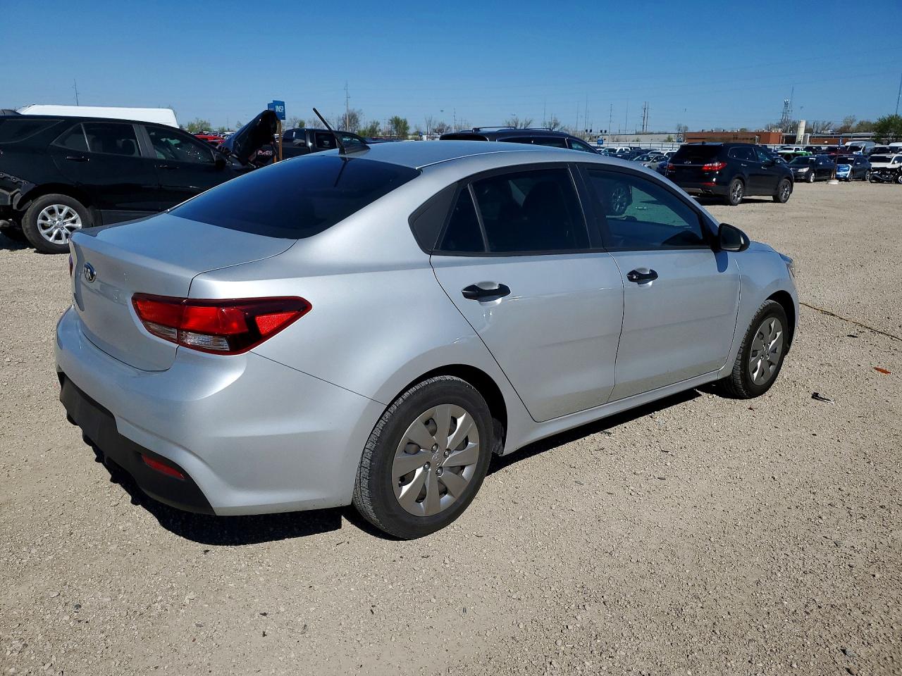 2018 Kia Rio VIN 3KPA24AB2JE058805 photo 3