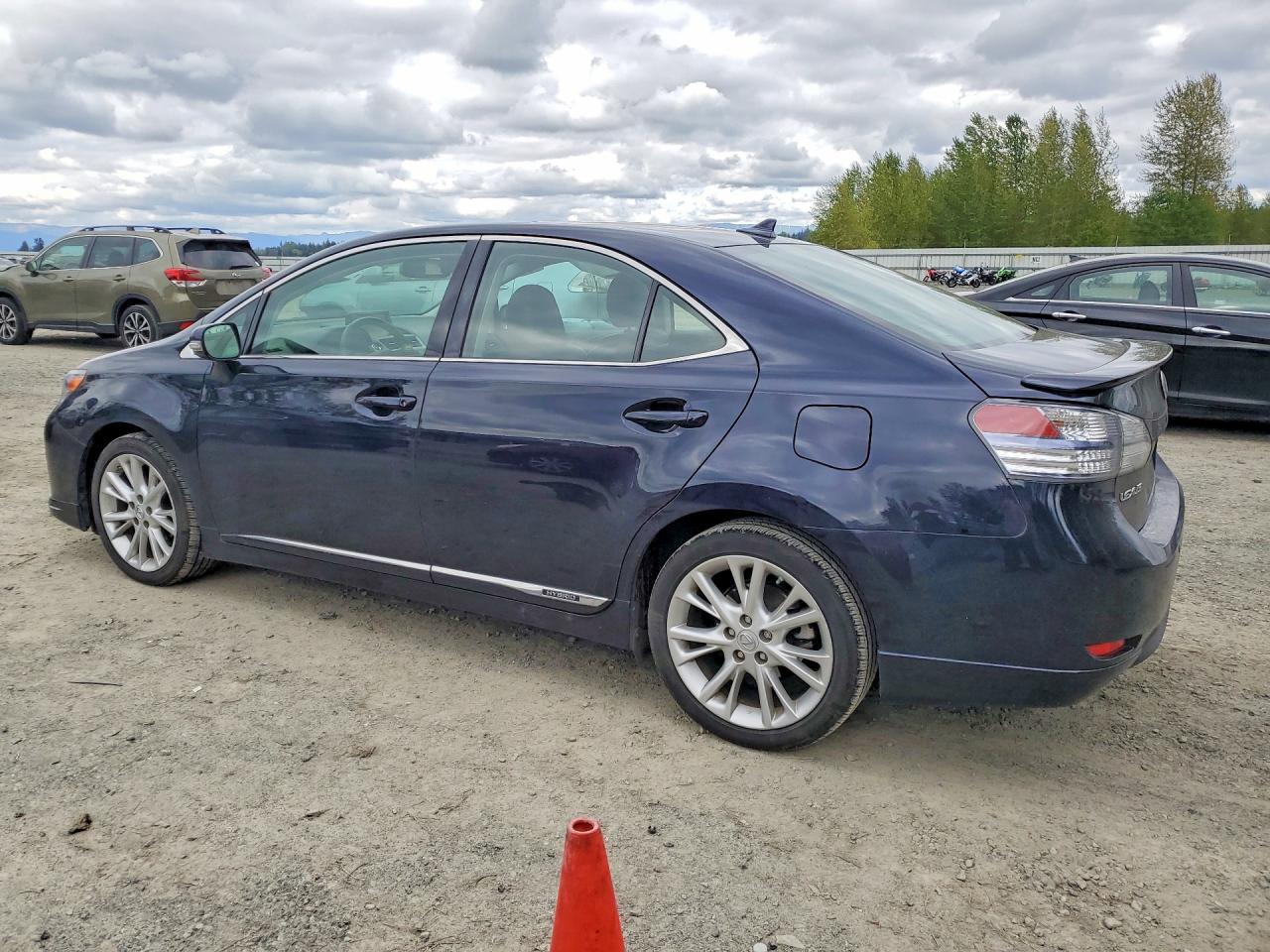 2010 Lexus Hs VIN JTHBB1BA0A2021739 photo 2