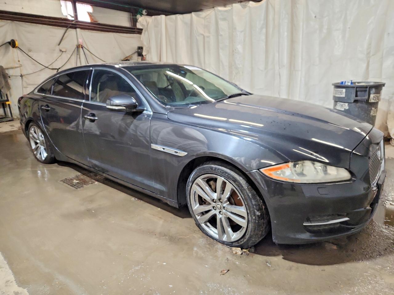 2012 Jaguar Xj VIN SAJWA2GB7CLV30139 photo 4