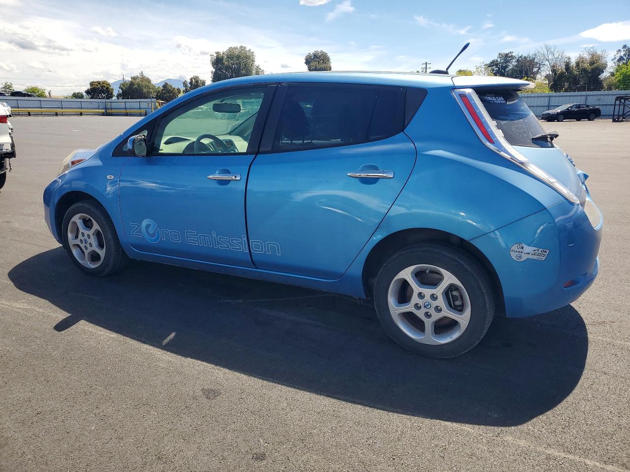 2011 NISS Leaf VIN JN1AZ0CP1BT008762 photo 2