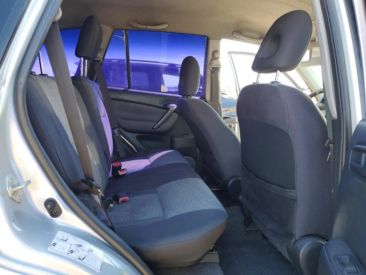 2004 Toyota Rav4 VIN JTEGD20VX40005802 photo 11