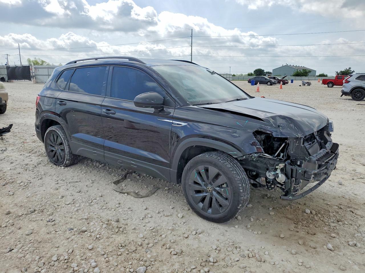 2024 Volkswagen All other VIN 3VV5X7B29RM108203 photo 4