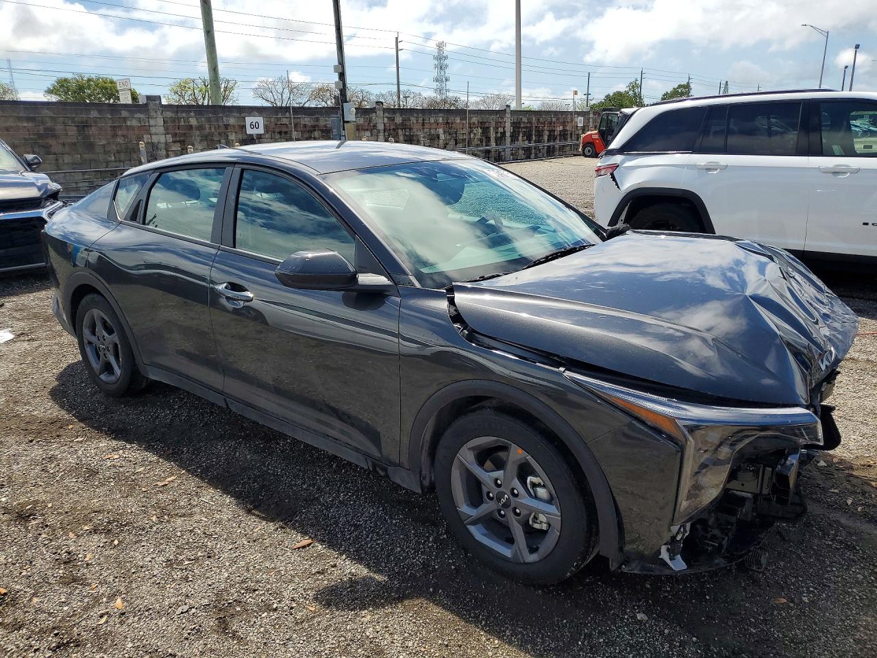 2026 Kia All other VIN 3KPFT4DE9TE251318 photo 4