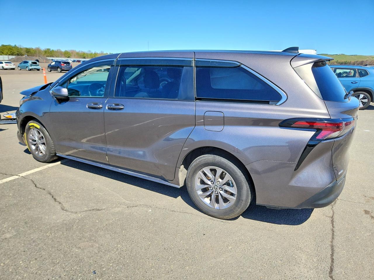 2024 TOYOTA Sienna VIN 5TDKSKFC7RS128794 photo 2