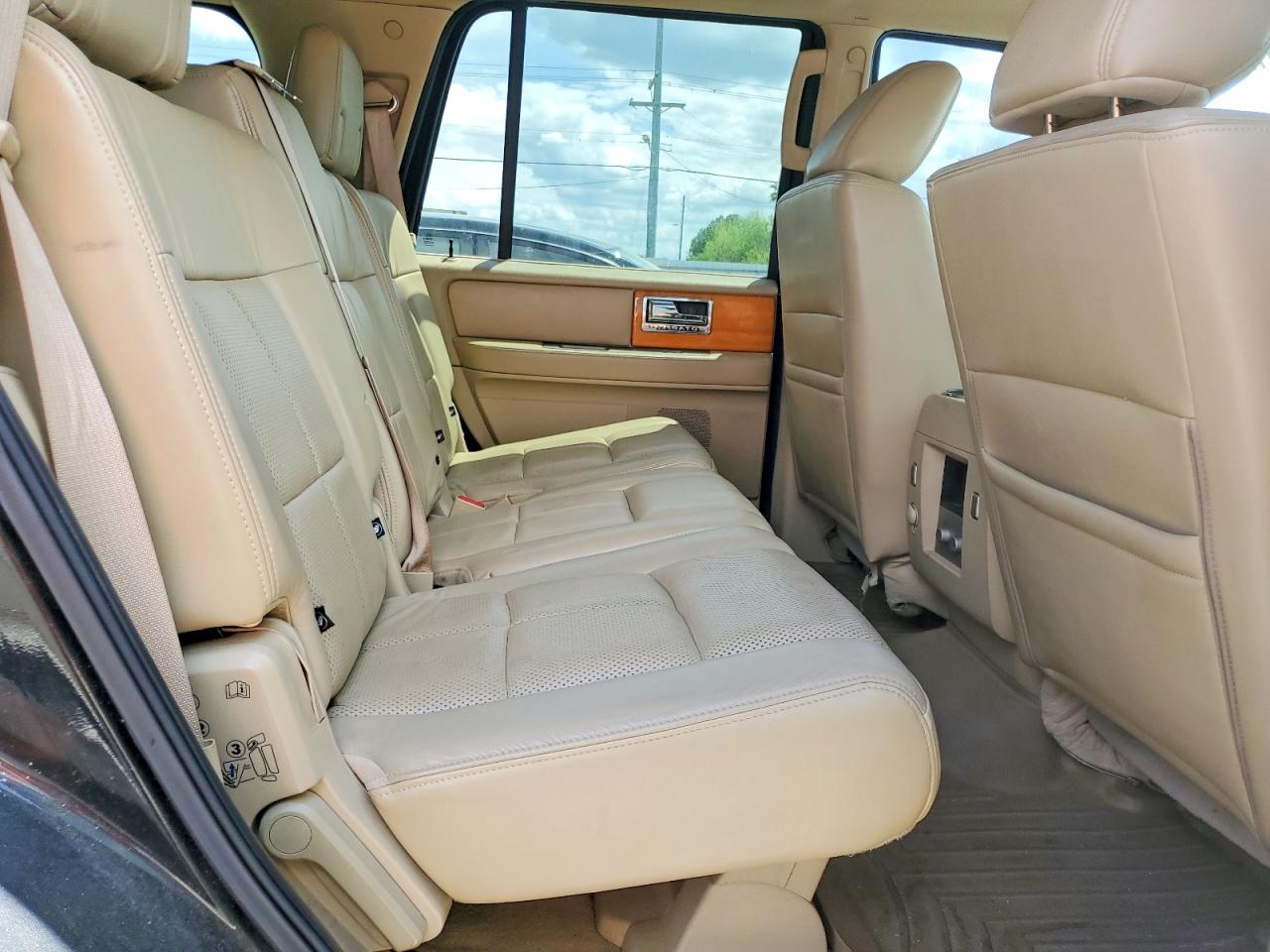 2010 Lincoln Navigator VIN 5LMJJ2H57AEJ10778 photo 11