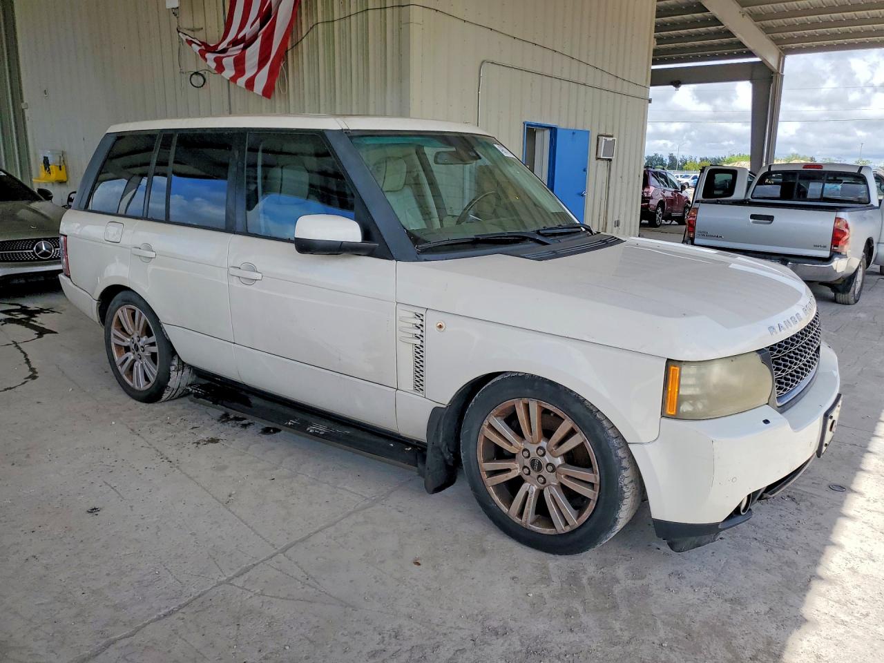 2010 LAND Rangerover VIN SALMF1D43AA308075 photo 4