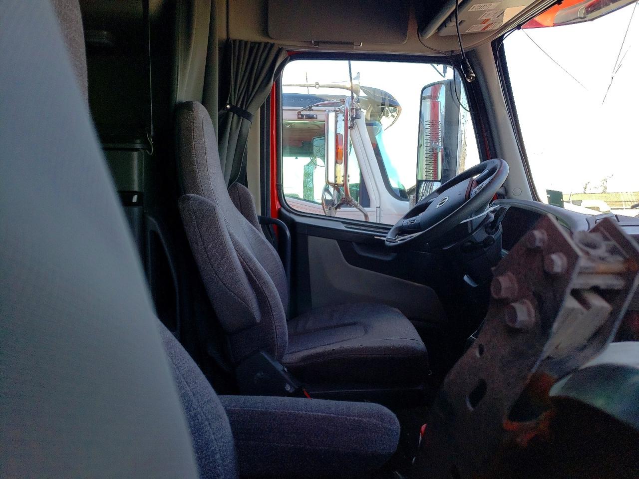 2024 Volvo Vnl VIN 4V4NC9EH8RN655883 photo 5