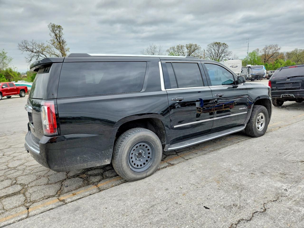 2017 GMC Yukon VIN 1GKS2HKJXHR373422 photo 3