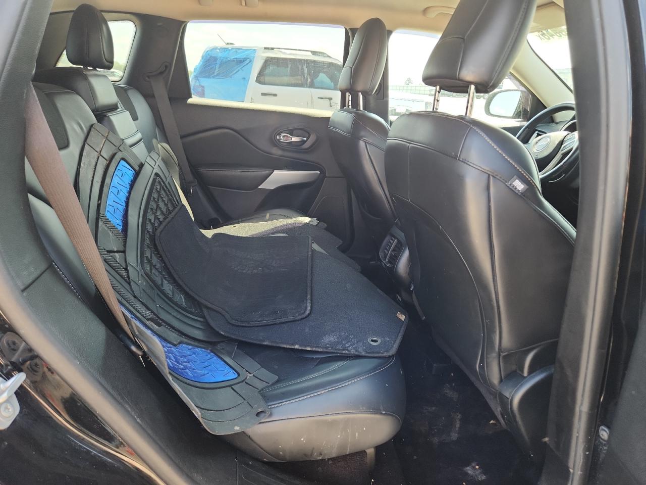 2018 Jeep Cherokee VIN 1C4PJMLB3JD507355 photo 11