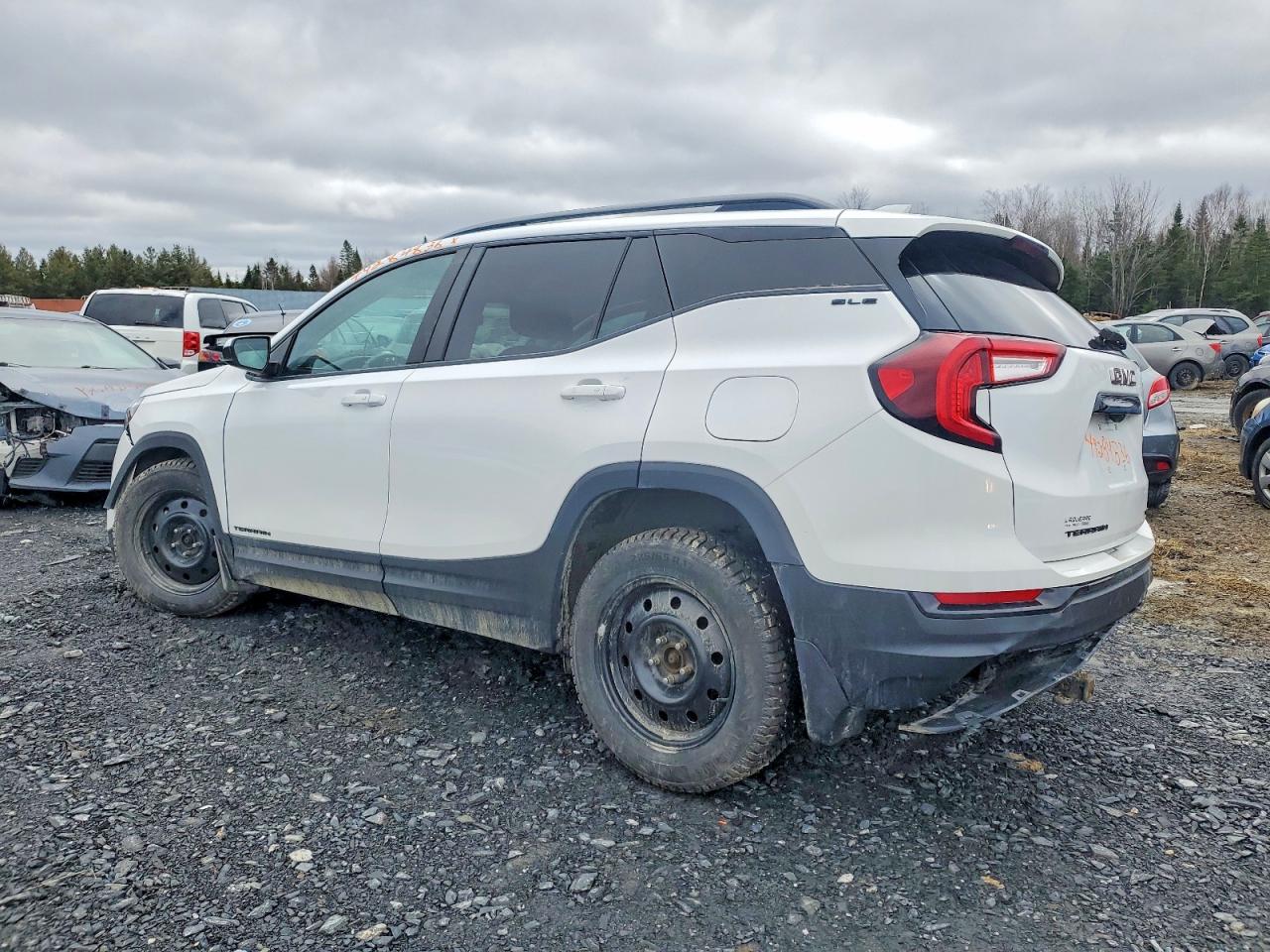 2022 GMC Terrain VIN 3GKALTEV1NL259158 photo 2