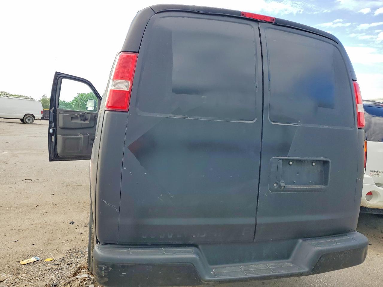 2019 Chevy Express VIN 1GCWGBFPXK1330912 photo 6