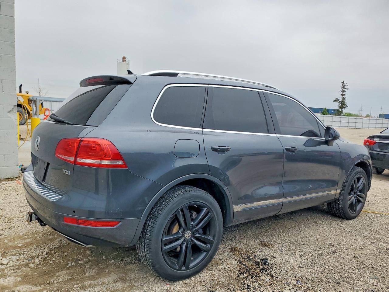 2013 Volkswagen Touareg VIN WVGEP9BP9DD012836 photo 3