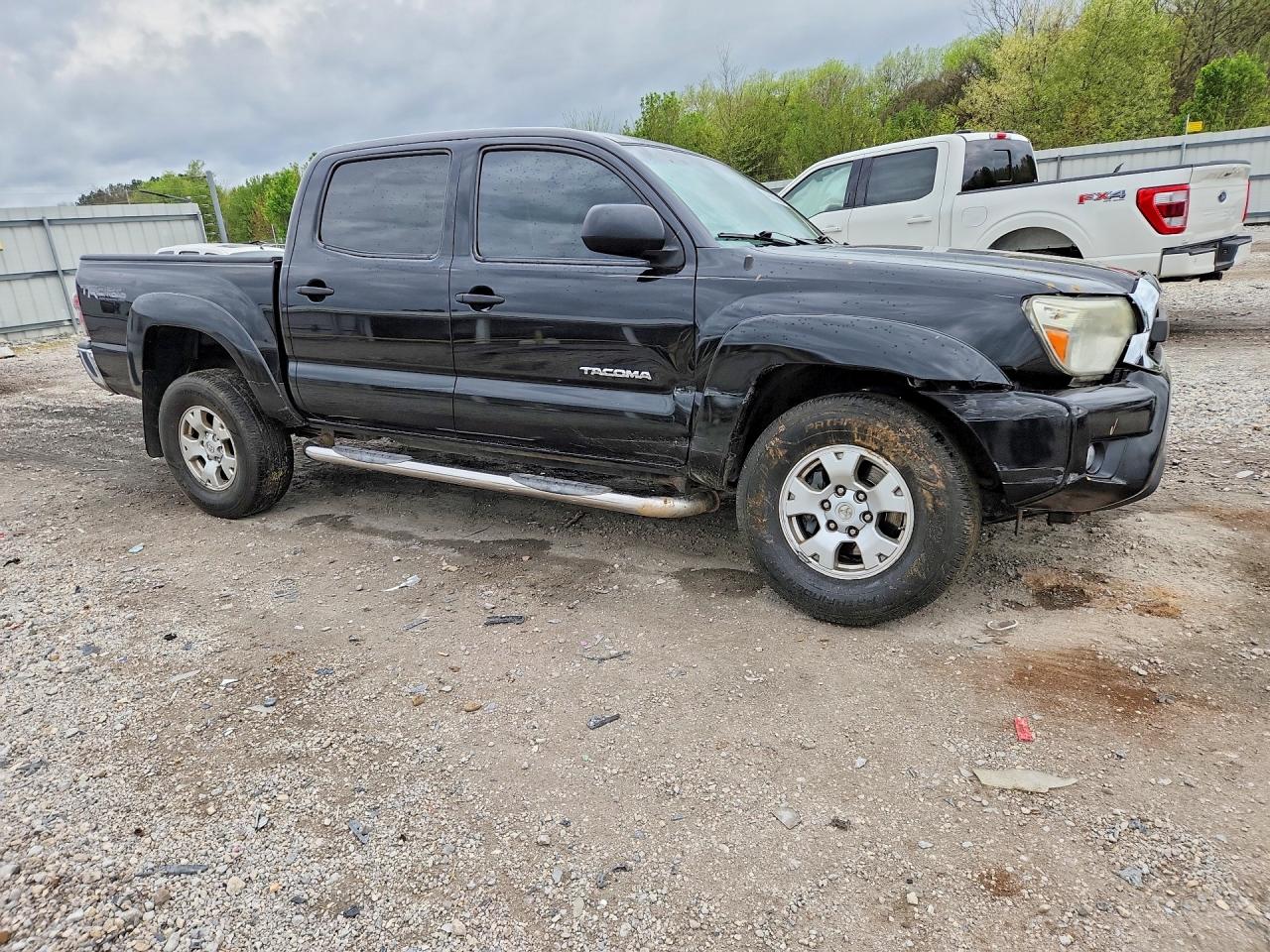 2013 Toyota Tacoma VIN 3TMLU4EN7DM108647 photo 4