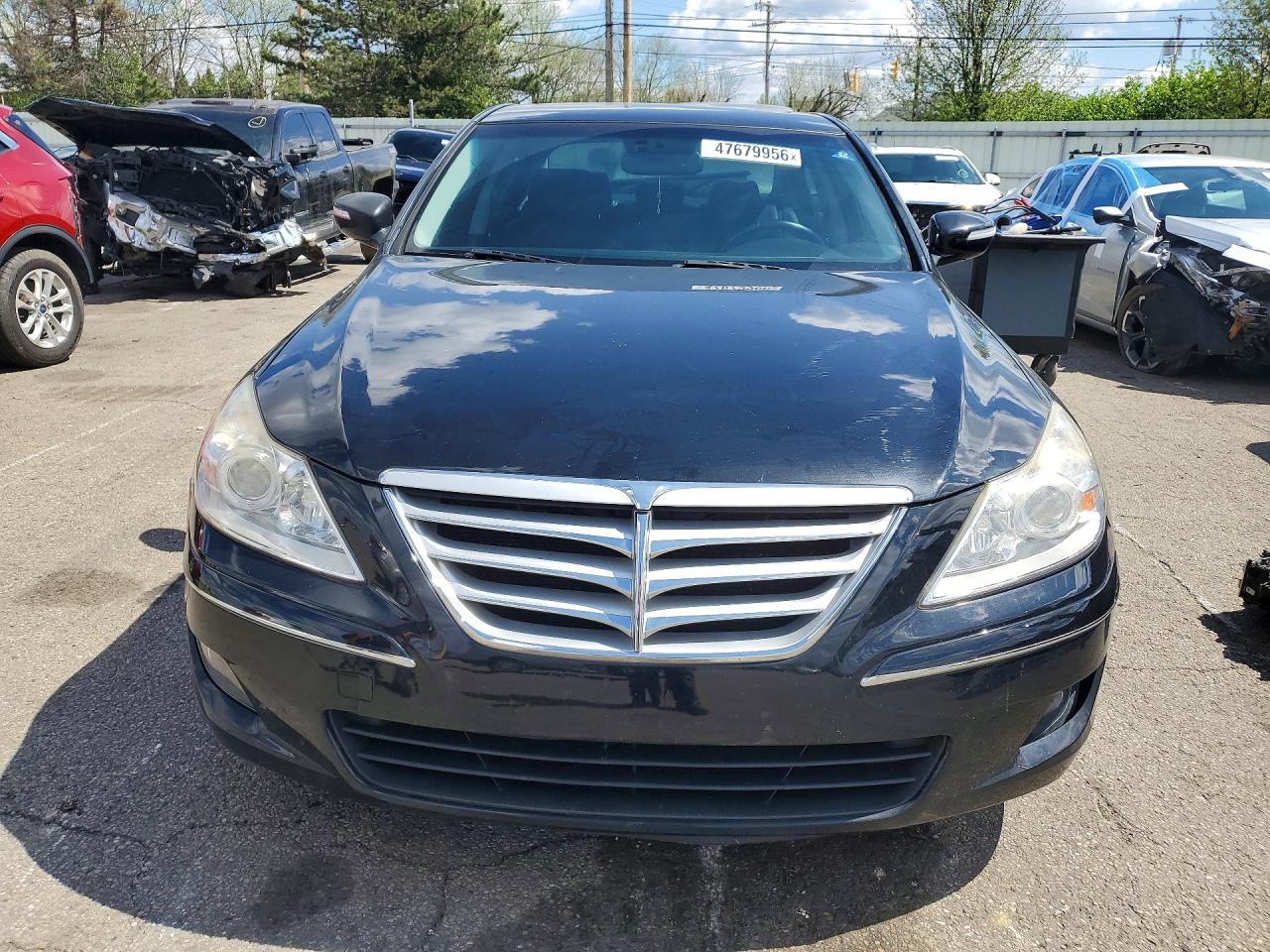 2009 Hyundai Genesis VIN KMHGC46E89U043048 photo 5