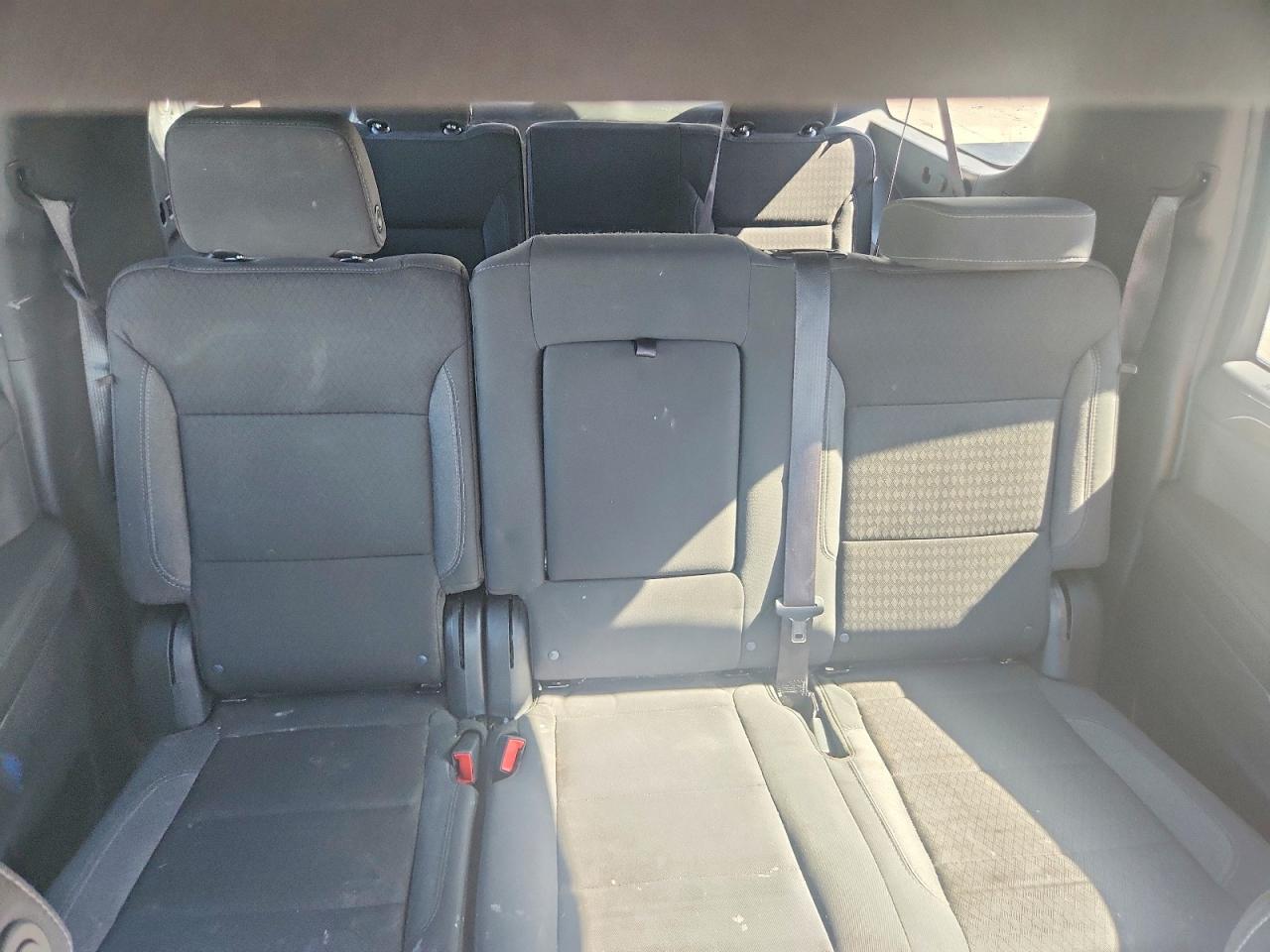 2024 Chevrolet Suburban VIN 1GNSKBKT2RR358707 photo 10