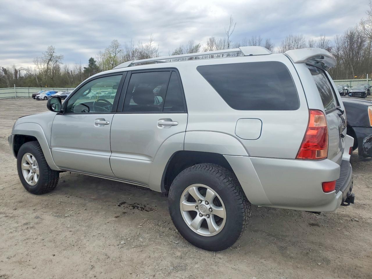 2005 Toyota 4runner VIN JTEBT14R850045818 photo 2