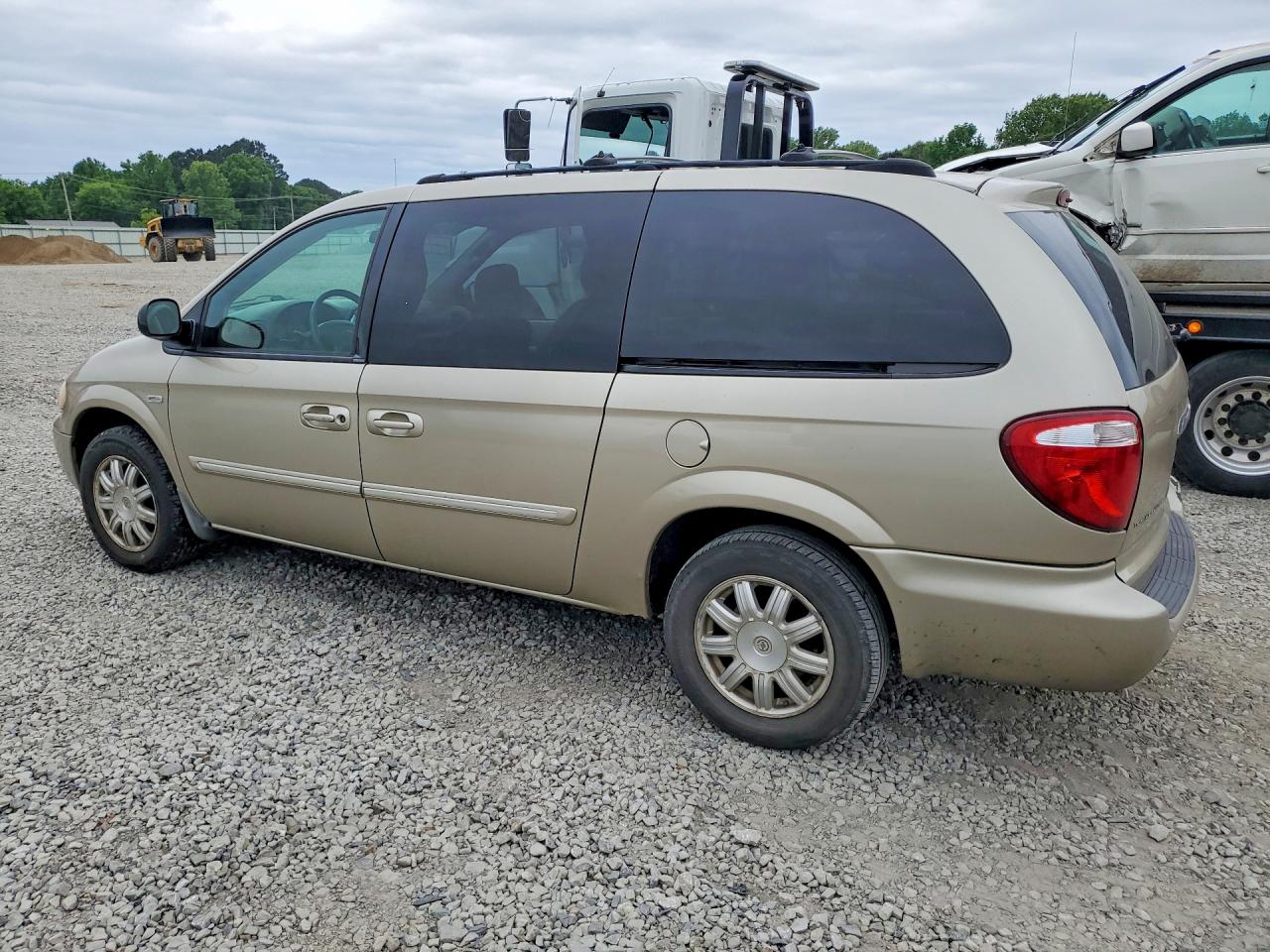 2005 Chrysler Minivan VIN 2C4GP54L45R292406 photo 2