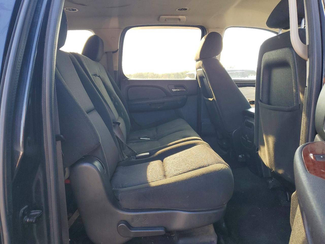 2011 Chevrolet Suburban VIN 1GNWKLEG6BR122928 photo 11