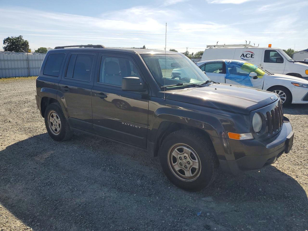 2014 JEEP Patriot VIN 1C4NJPBB9ED642565 photo 4