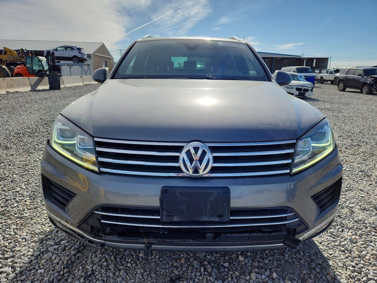 2017 Volkswagen Touareg VIN WVGRF7BP2HD003183 photo 5