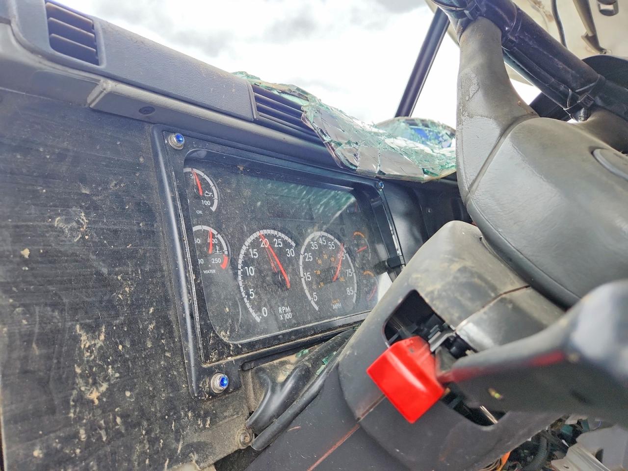 2005 FREIGHTLINER All other VIN 1FUJA6CK25LN07384 photo 8