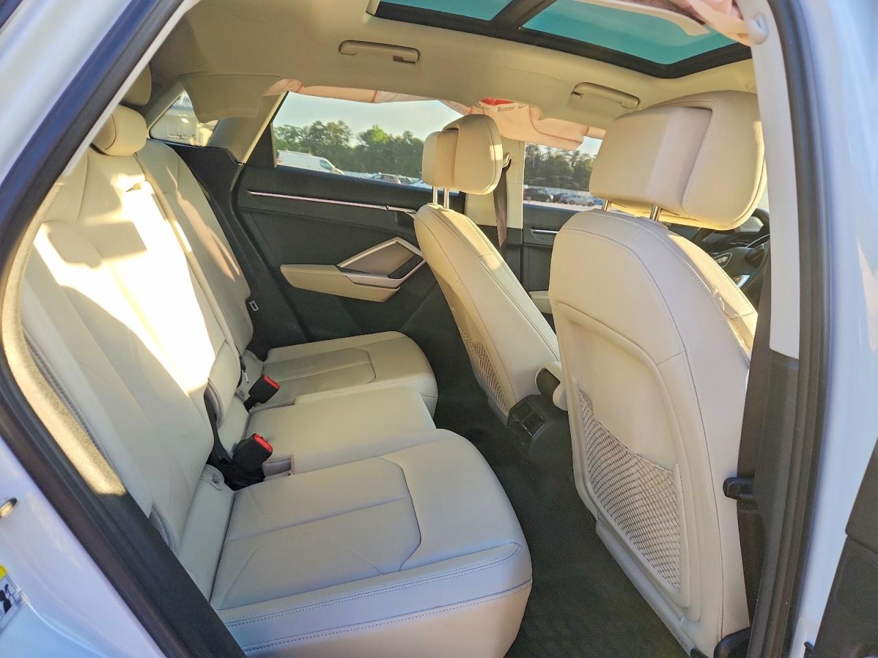 2022 Audi Q3 VIN WA1EECF38N1013844 photo 11