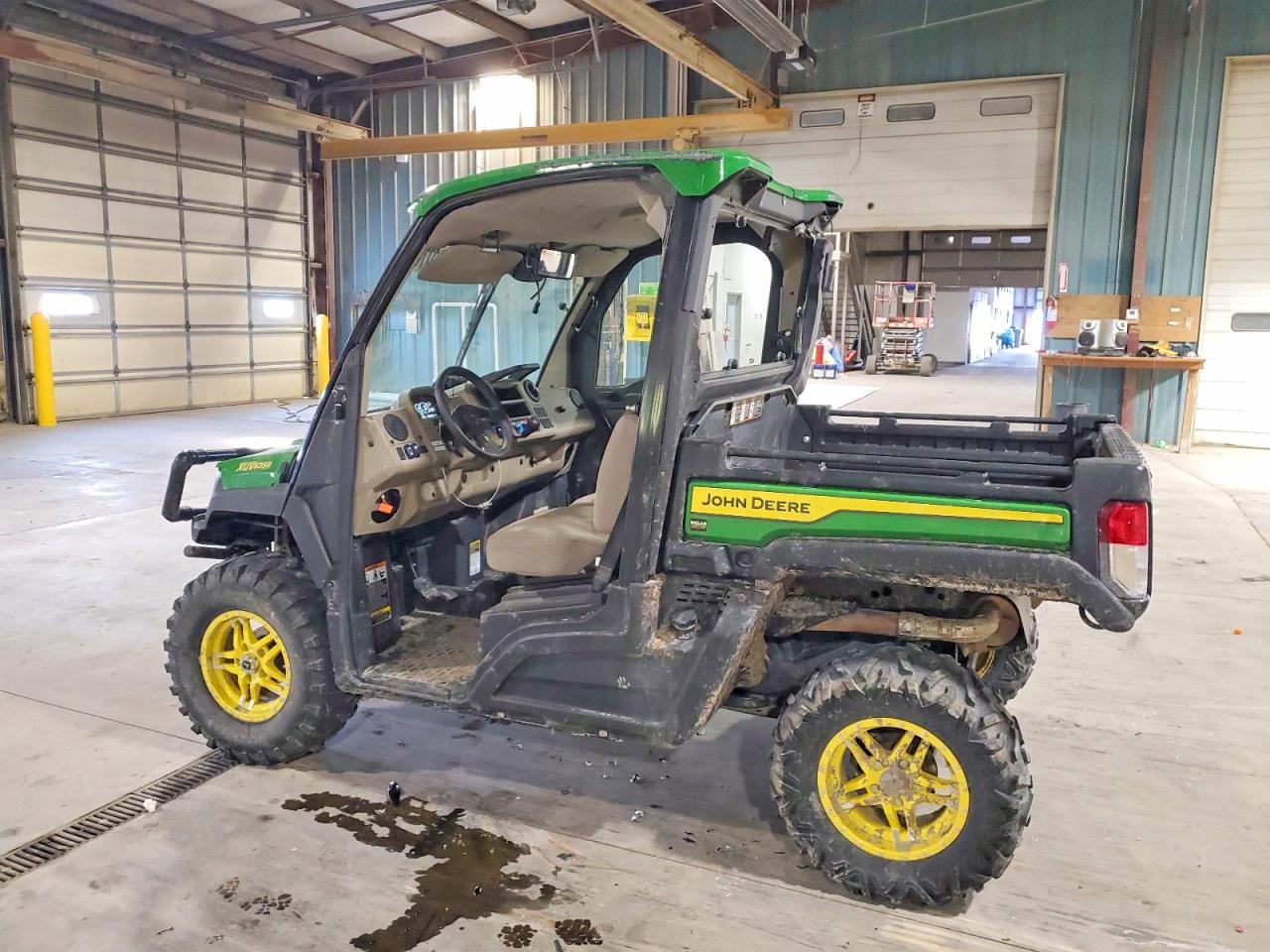 2023 JOHN Xuv835r VIN 1M0835RAHNM050202 photo 3
