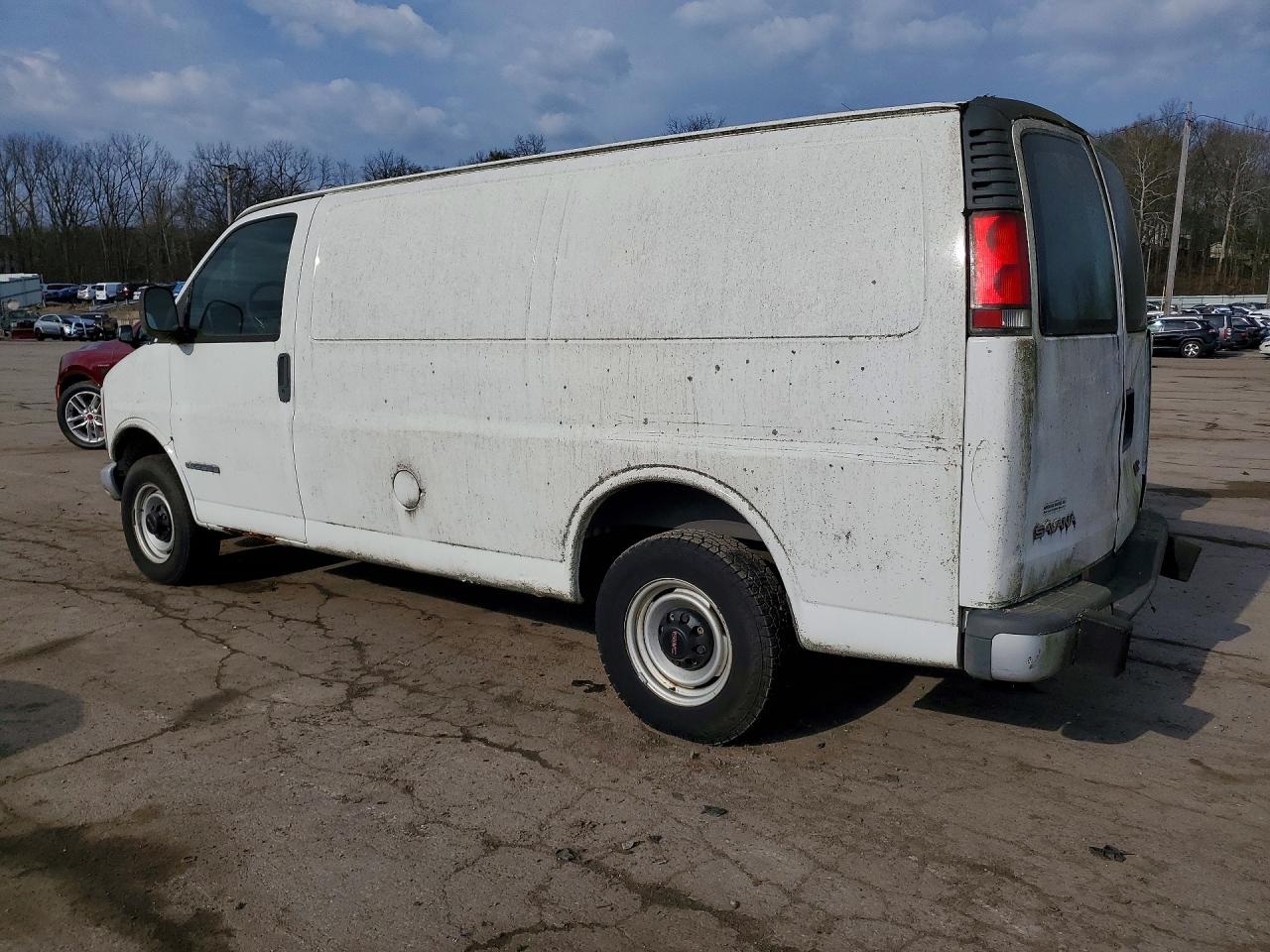 2002 GMC Savana VIN 1GTGG25R521904260 photo 2